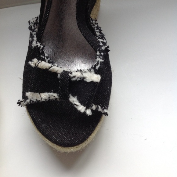 Brand new guess sandals. - Picture 2 of 5